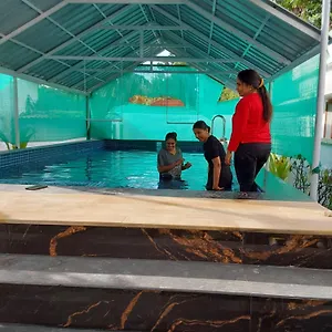 Pensión Johnson's With Pool & Ecohouseboat Near Town
